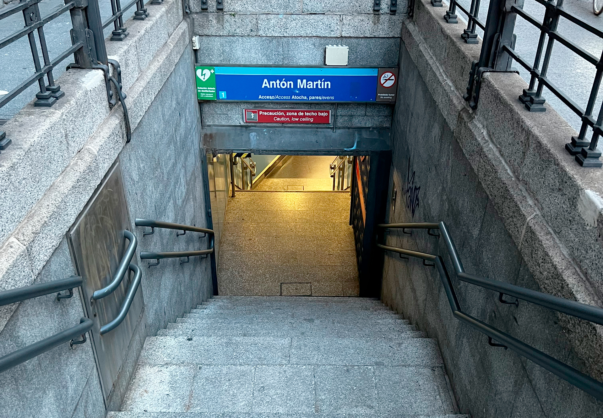 Entrada Metro Antón Martín