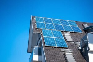 placas solares en tejado de casa